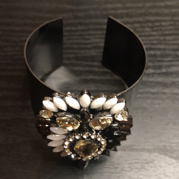 Gorgeous Statement Bracelet - Picture 3 of 6